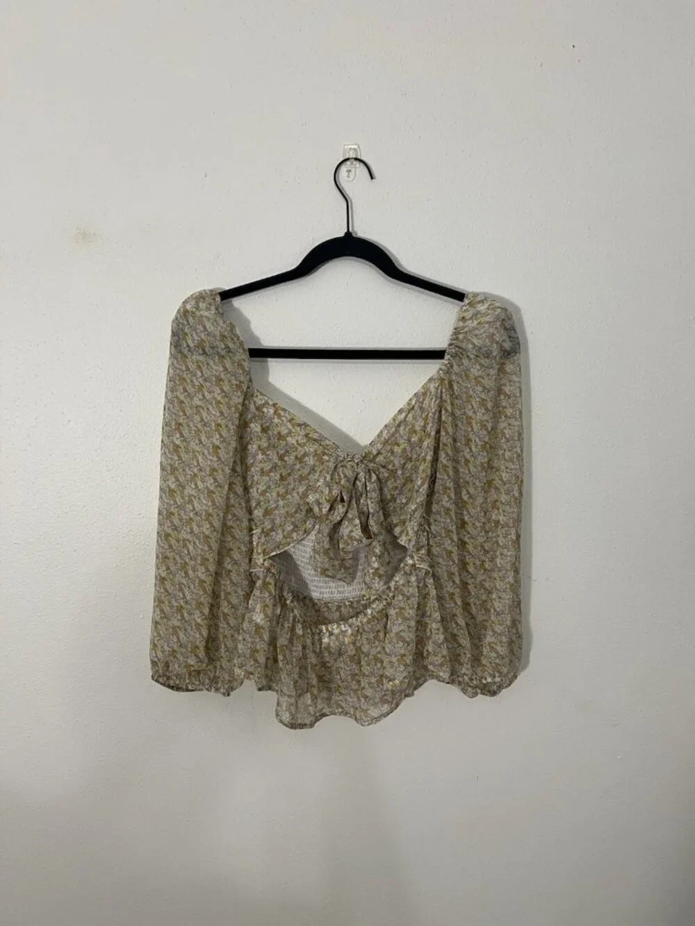 ASTR The Label Smocked Puff Sleeve Floral Blouse Size Medium